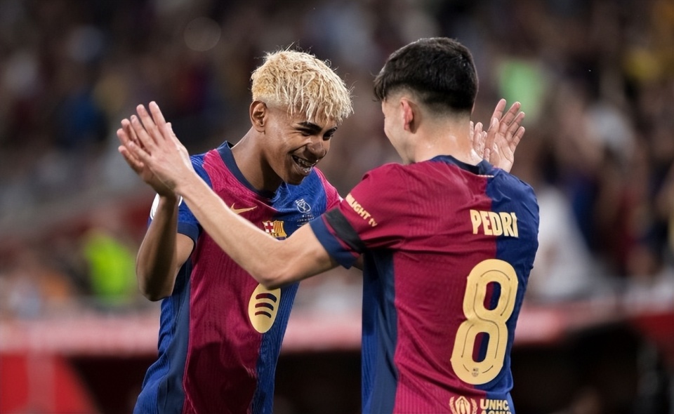 塞超球队劳动1923主帅日佐维奇在比赛中突然去世，年仅44岁