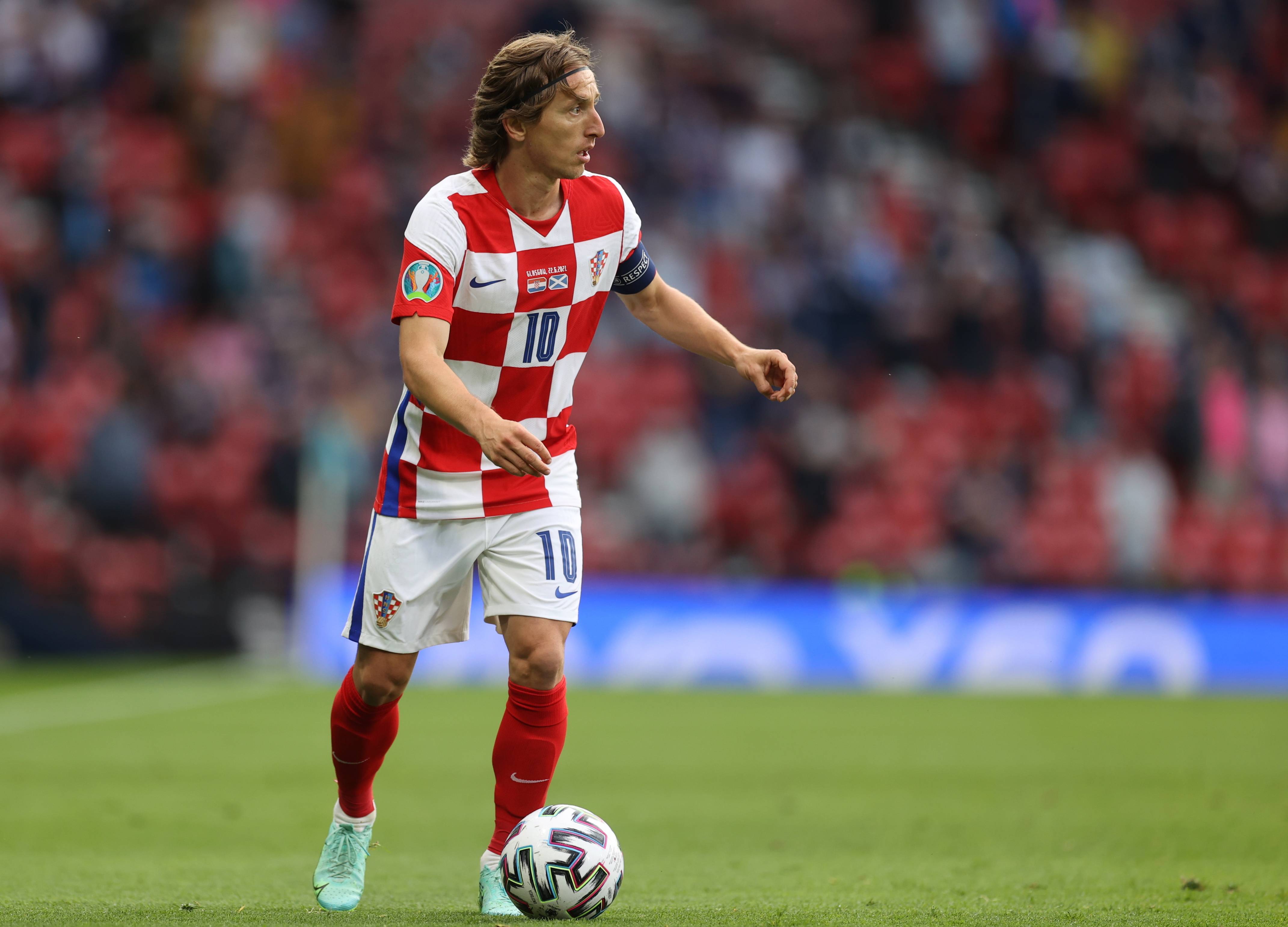 篮球NBA球员续约消息频传