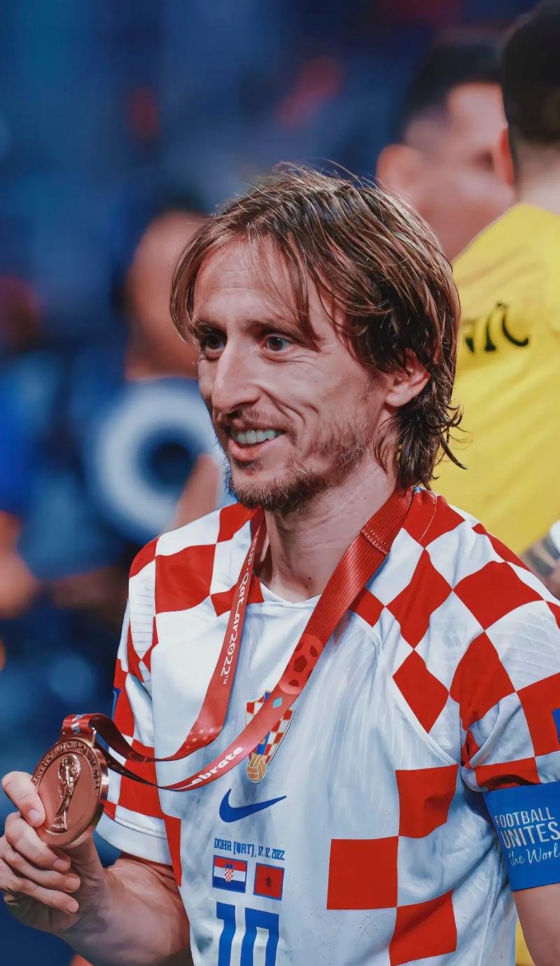 斯维拉尔：不意外我们目前排名榜首，但不该过早关注积分榜