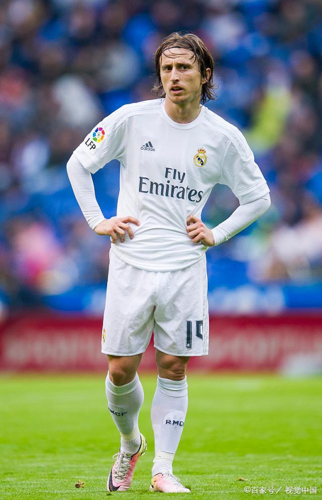 西甲半场：安东尼闪击，费兰戴帽，巴萨暂4-1贝蒂斯